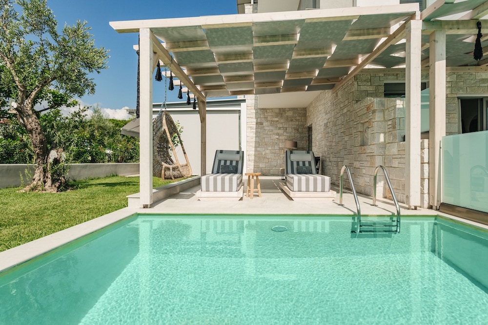 Blue Carpet Luxury Suites 28/50