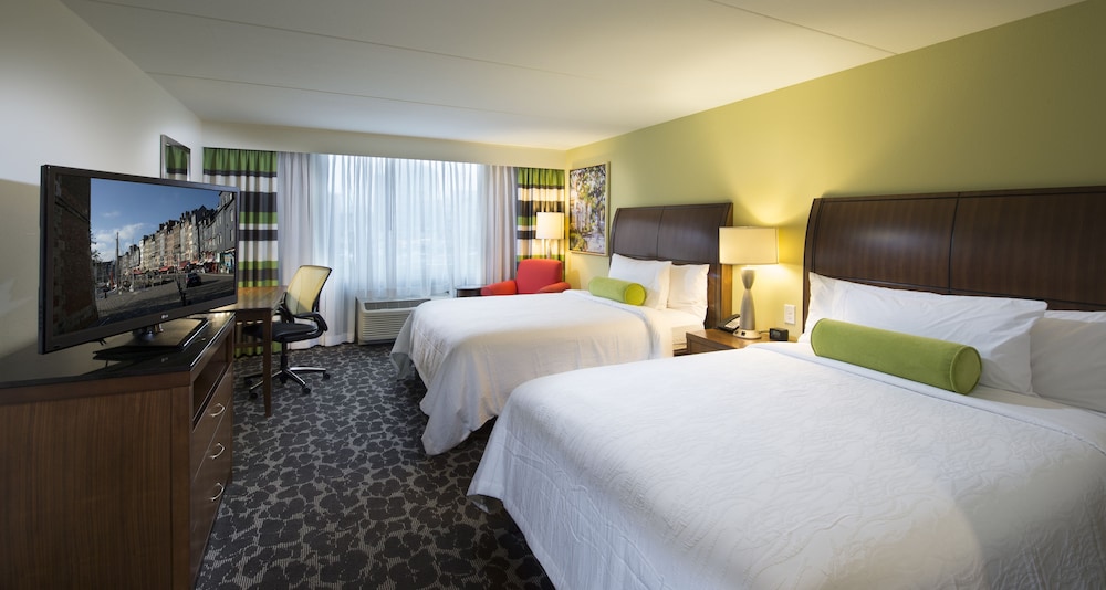 Hilton Garden Inn Charleston Waterfront Downtown 17/77