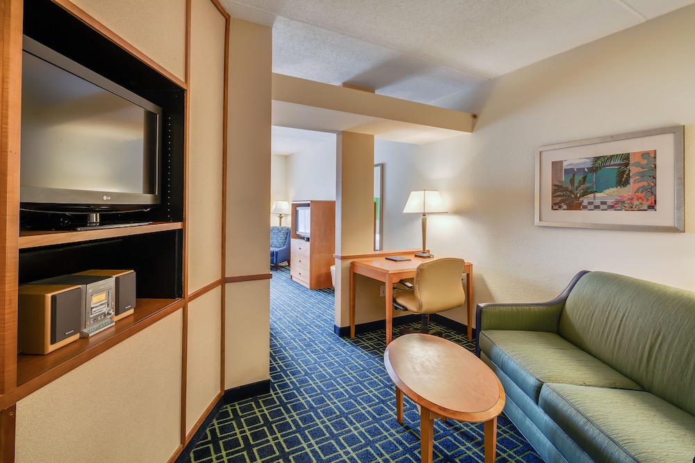 Fairfield Inn and Suites Jacksonville Beach 36/54