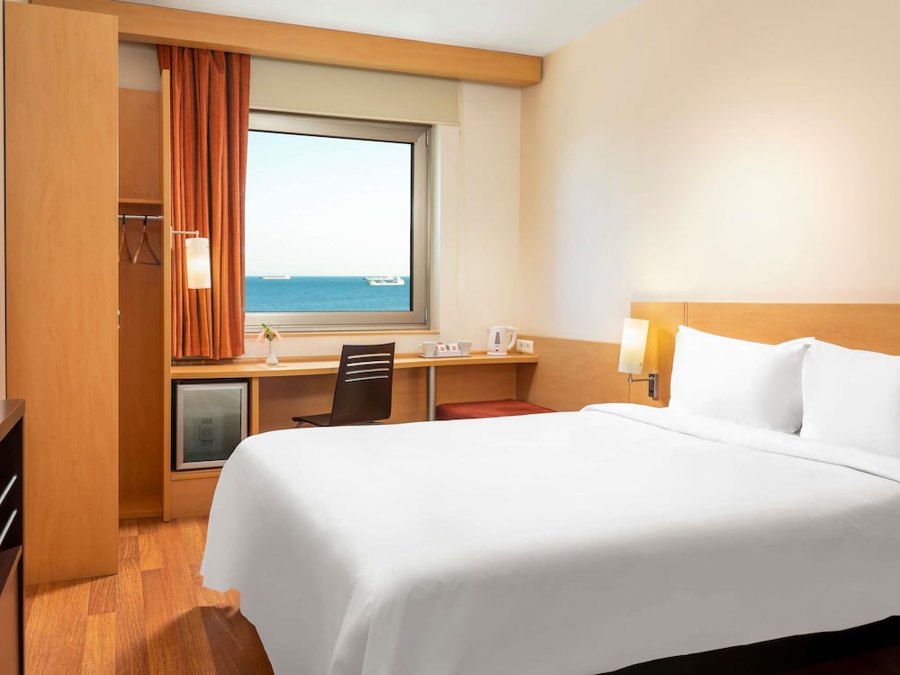 ROOM, DOUBLE BED