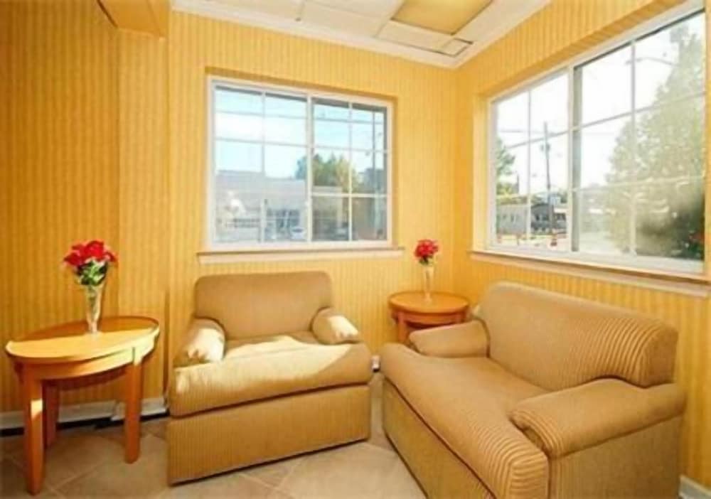 Super 8 by Wyndham Monticello NY 30/45