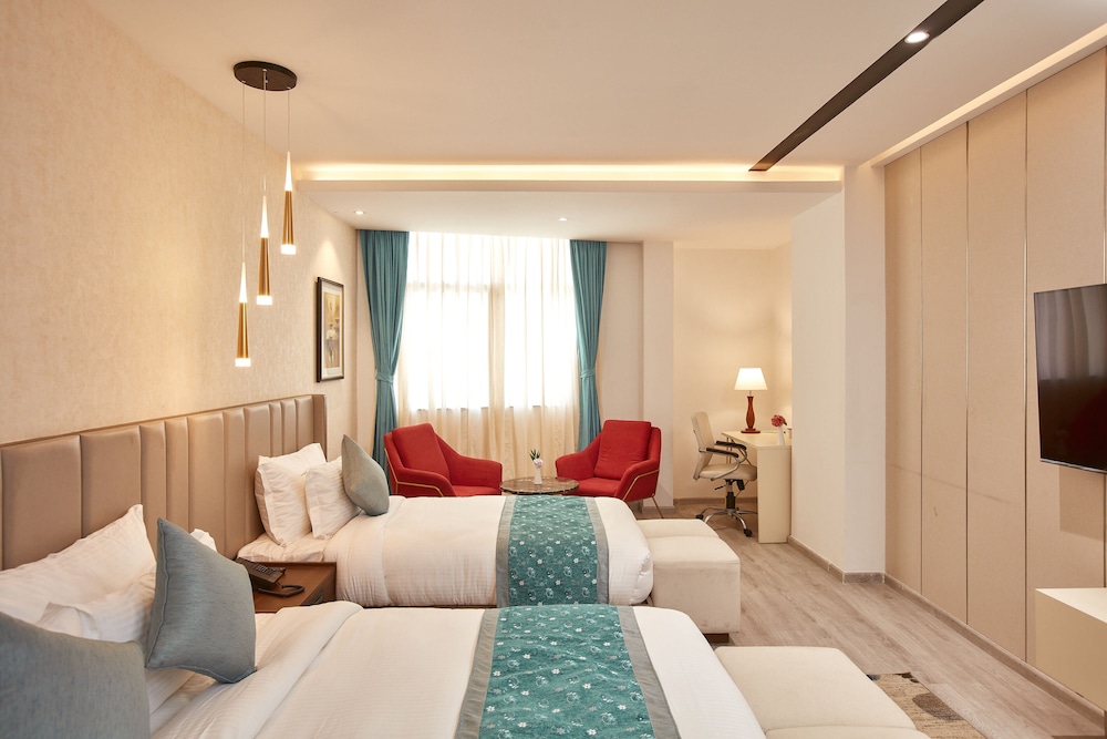 Indreni Suites Hotel 17/36