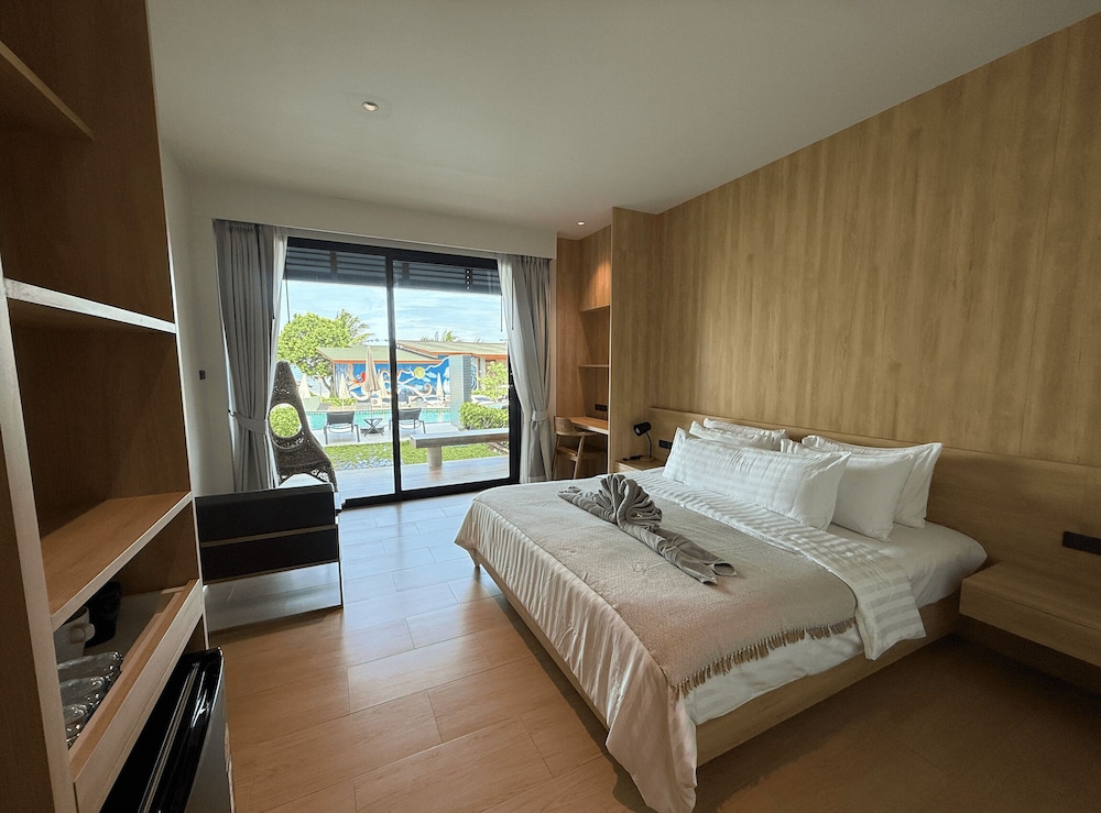 Room, Double Bed, Pool Access, Superior Building