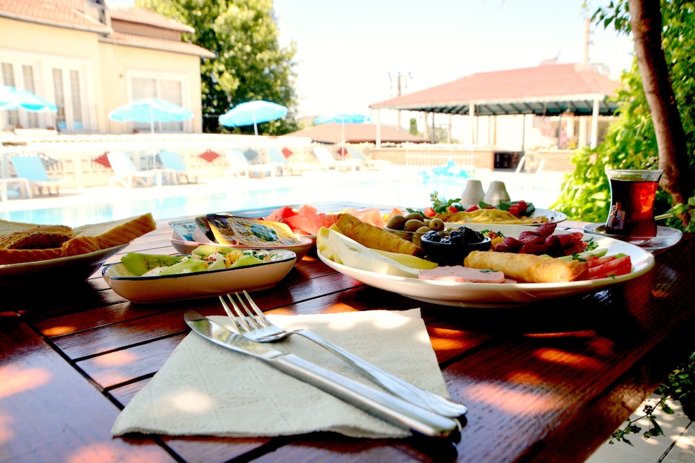 Cennet Hotel 27/46