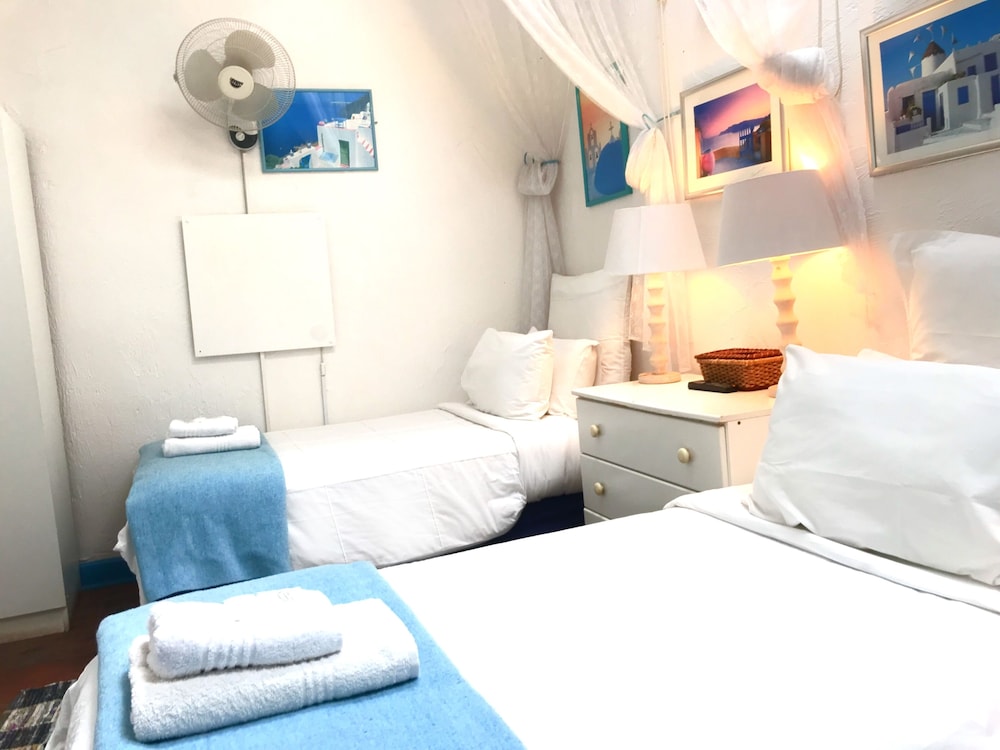 Athenian Villa 9/50