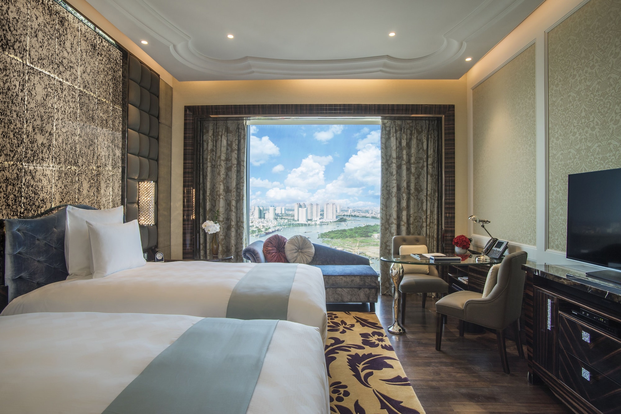 Deluxe, Twin Beds, City or River View