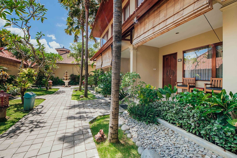 Kuta Puri Bungalow 69/73