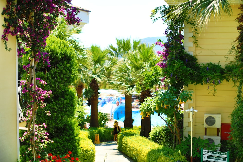 Yel Holiday Resort 41/50