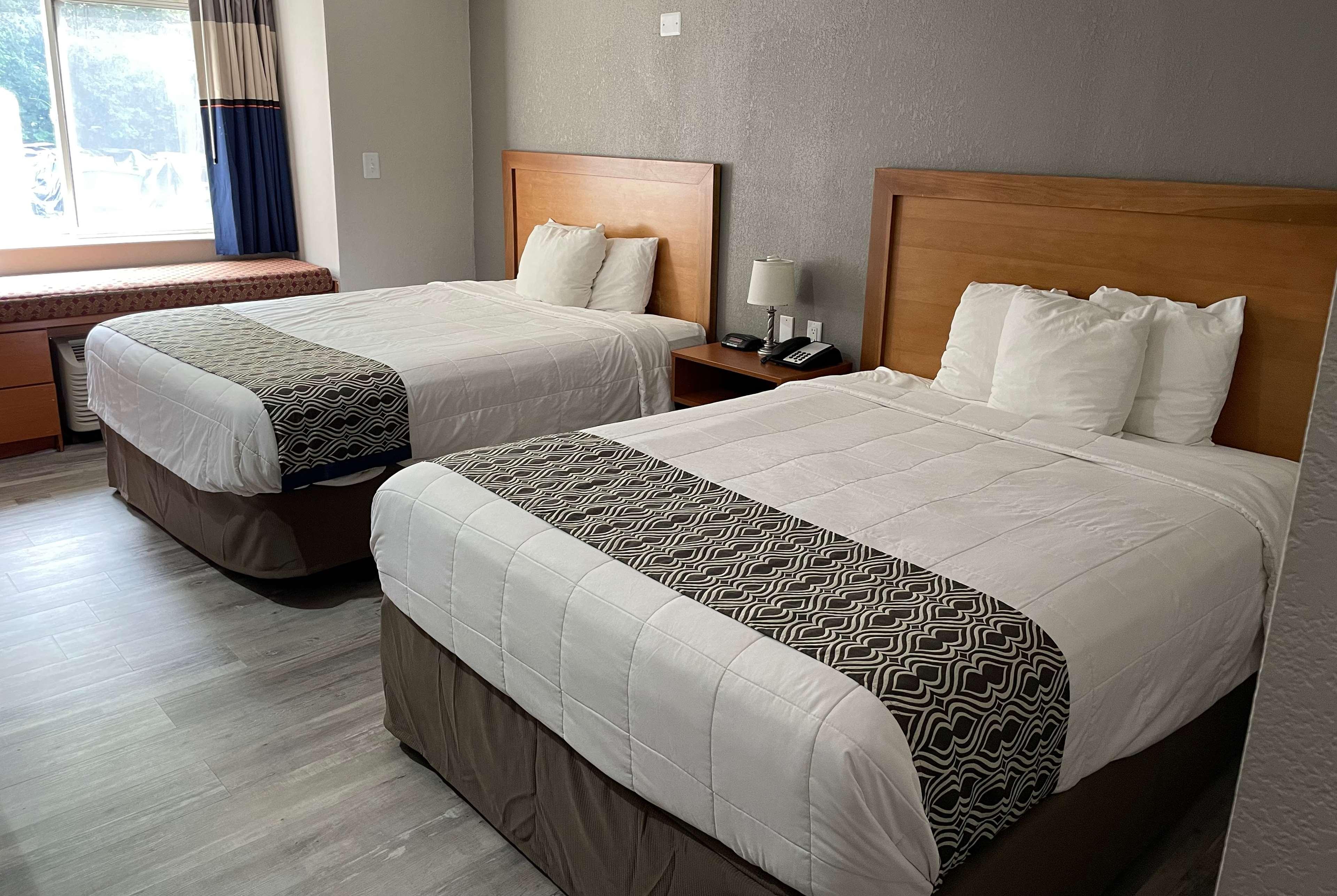 Room, Quadruple