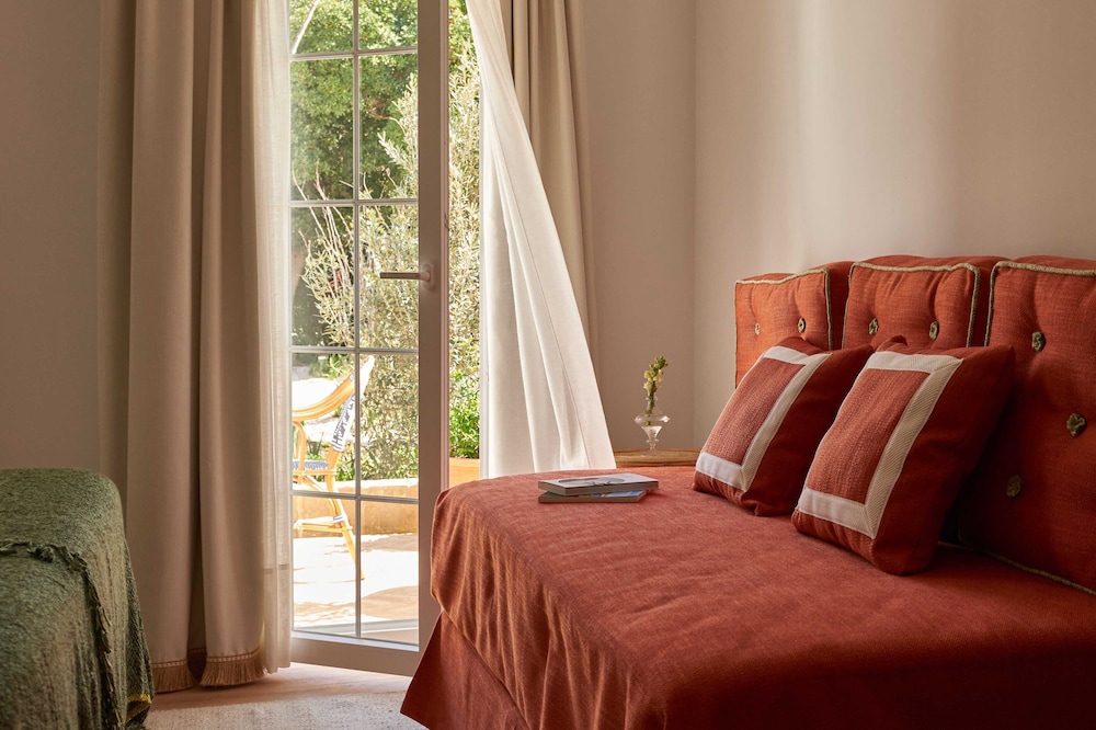 Cristine Bedfor Mahon Boutique Hotel 25/60