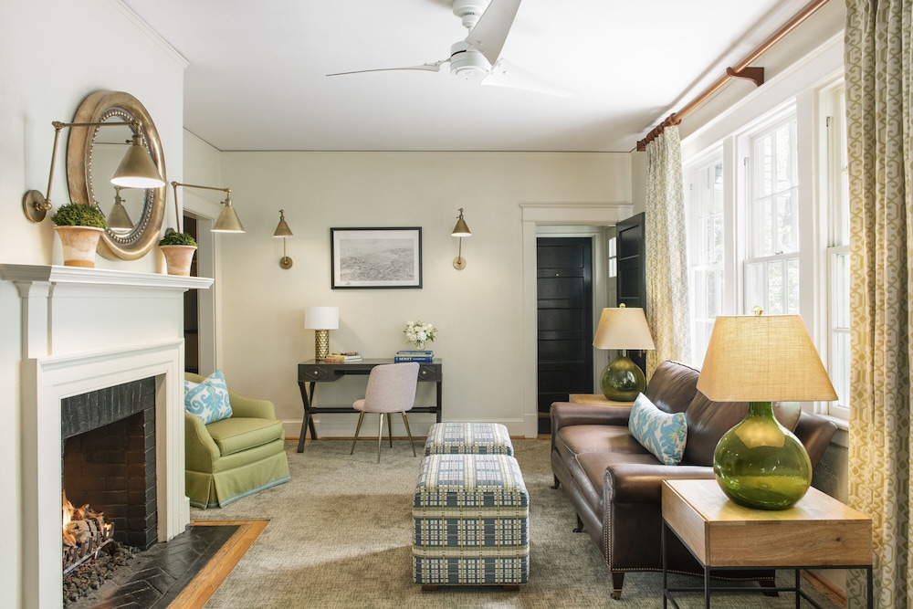 Oakhurst Inn 43/69