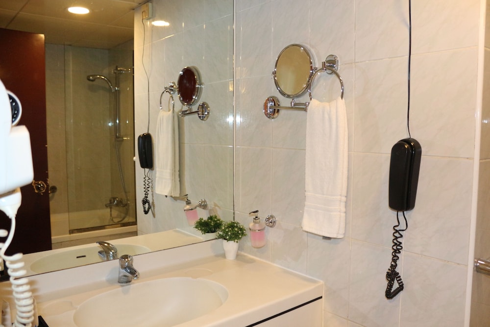 Al Khaleej Grand Hotel 48/50