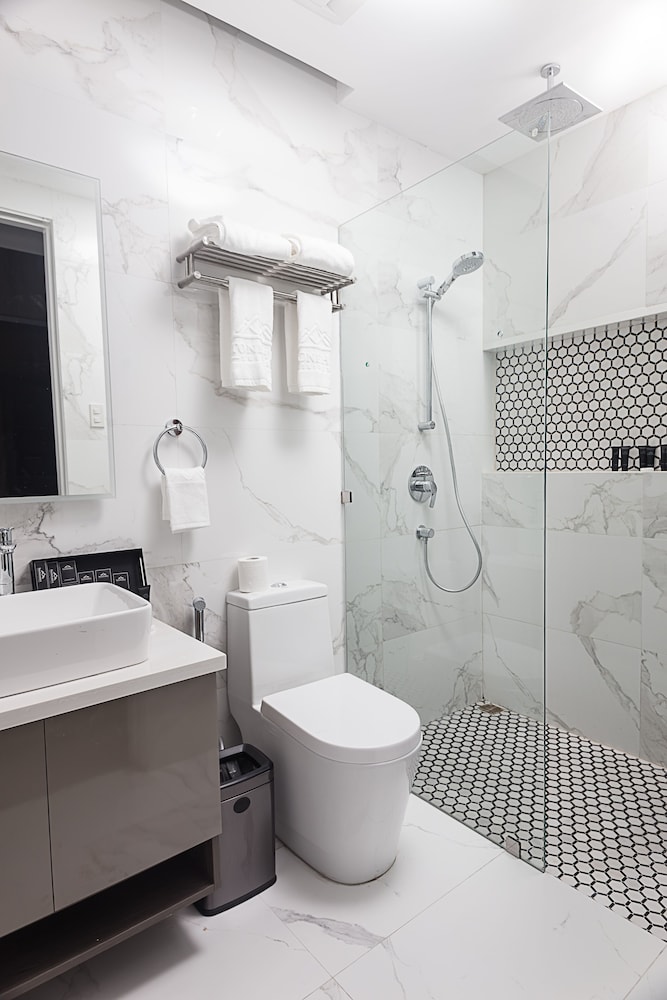 Stonehill Suites 20/65