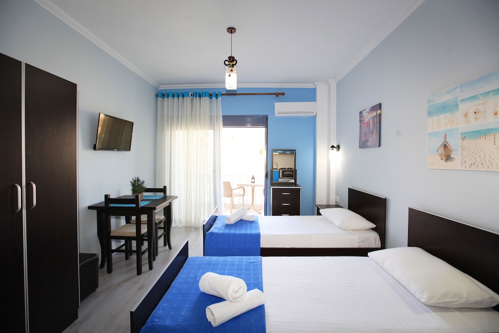 ROOM, TWIN BEDS, MOUNTAIN VIEW
