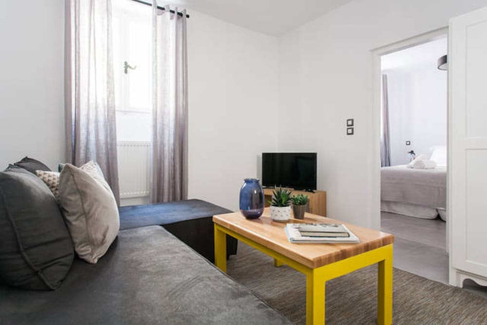 Athens Residence Apartments 46/50