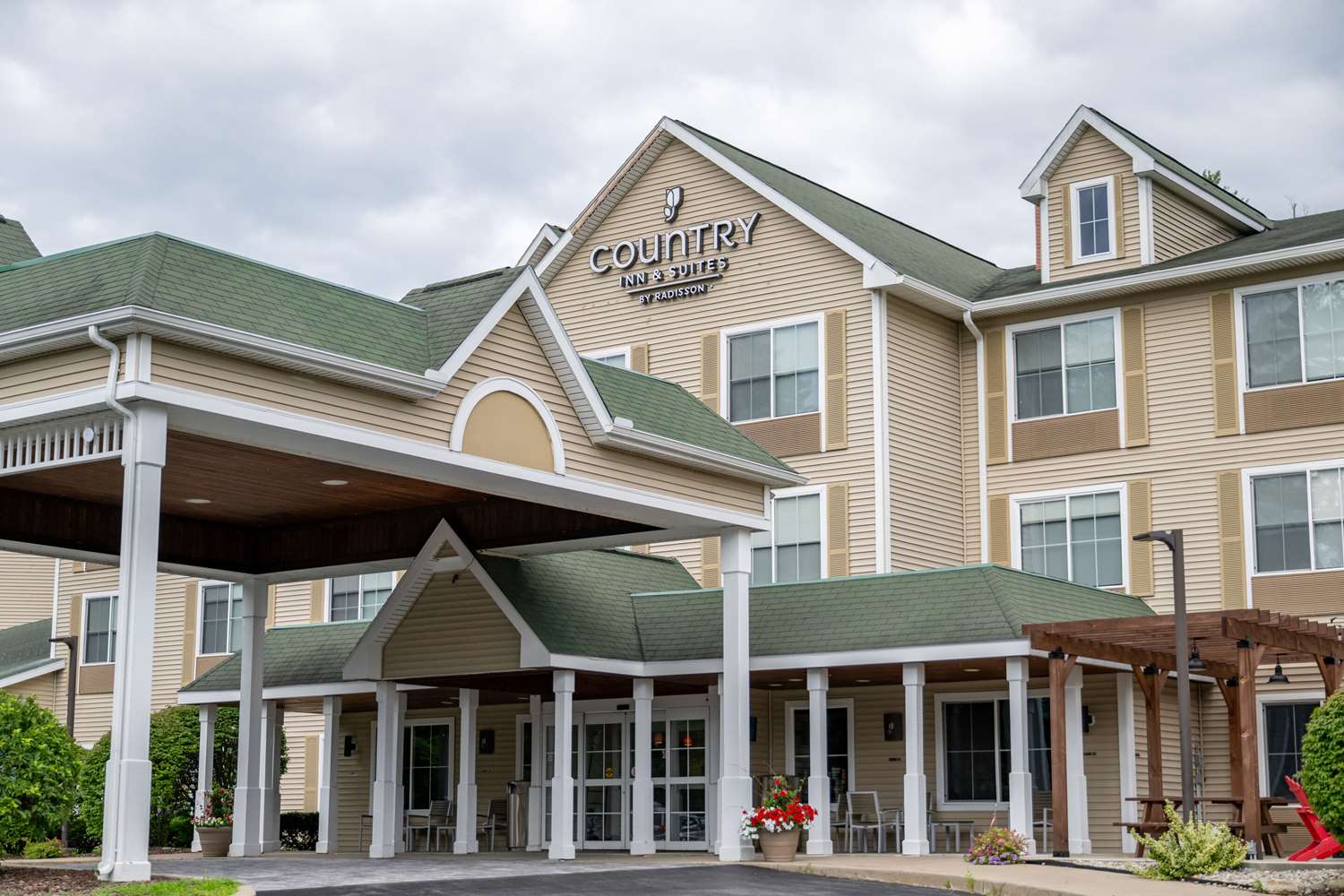 Country Inn & Suites by Radisson, Queensbury - Lake George 1/14