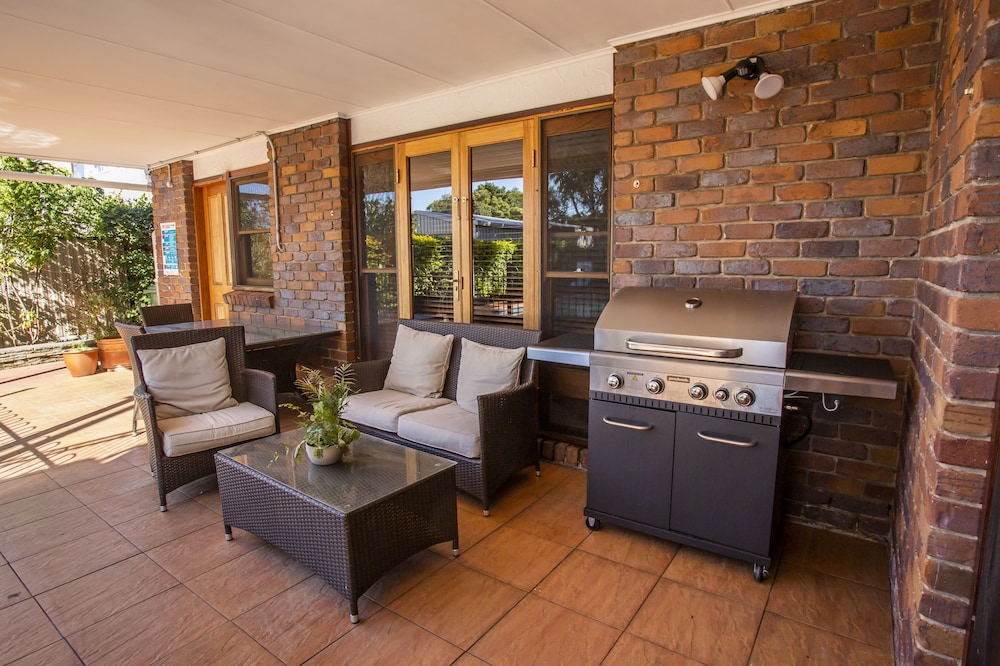Ainslie Manor Bed and Breakfast 43/66