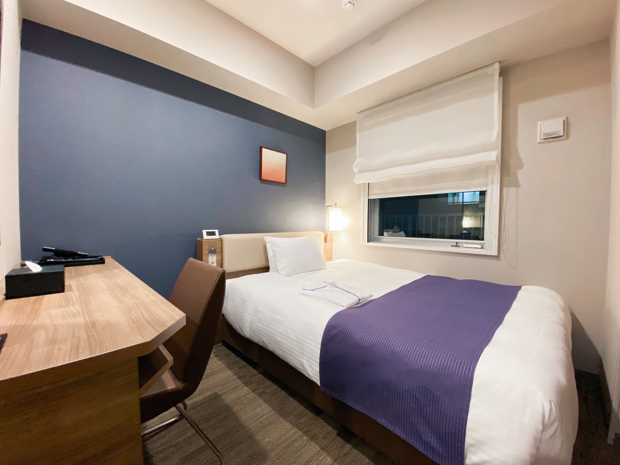 SEMI ROOM, SEMI DOUBLE BED