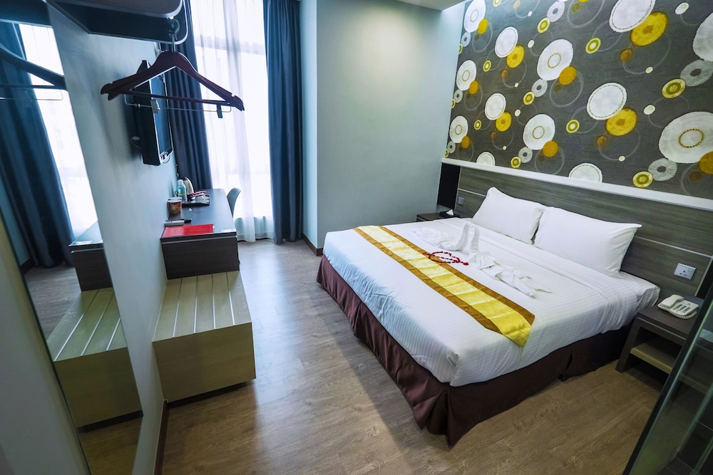 Indra Hotel 36/58