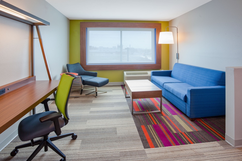 Holiday Inn Express And Suites Des Moines Downtown 40/55
