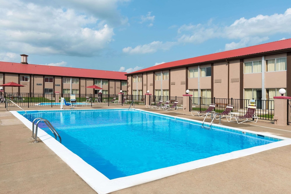 Ramada By Wyndham Bowling Green 26/45