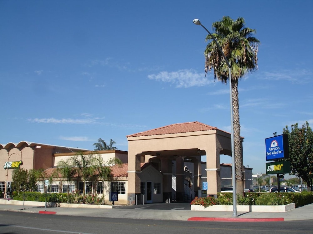 Dream Inn Fresno 39/50