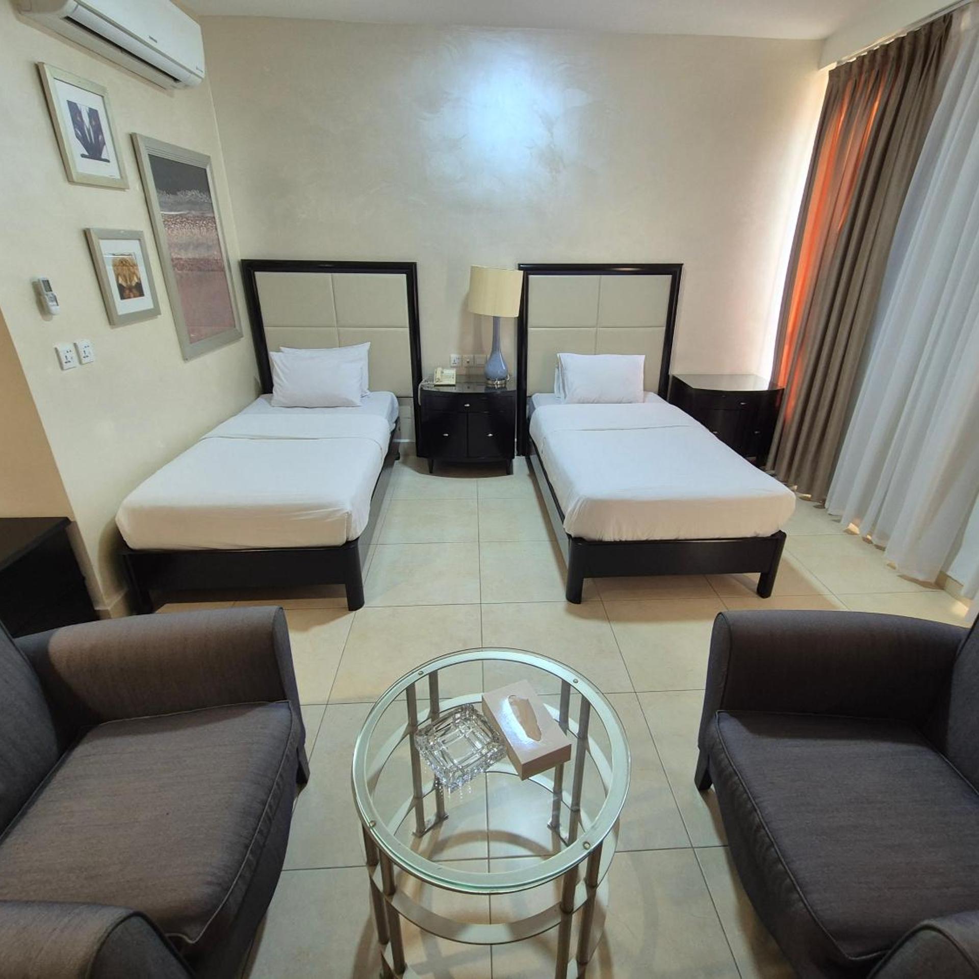 Deluxe, LE VENDOME HOTEL 8/10