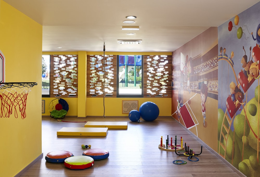 Roda Beach Resort & Spa 41/49