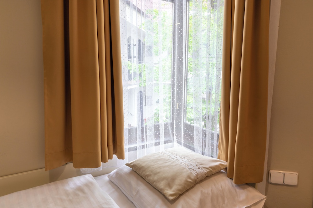 Amadeus Aparthotel 17/50