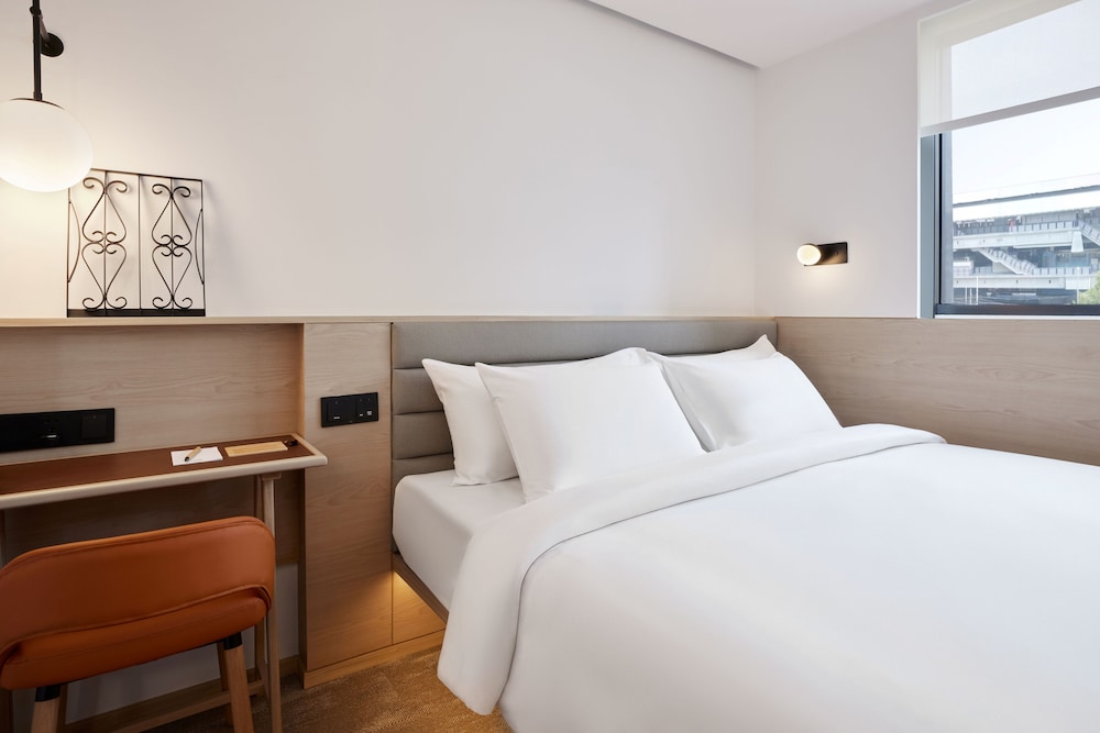 COZY, KING BED