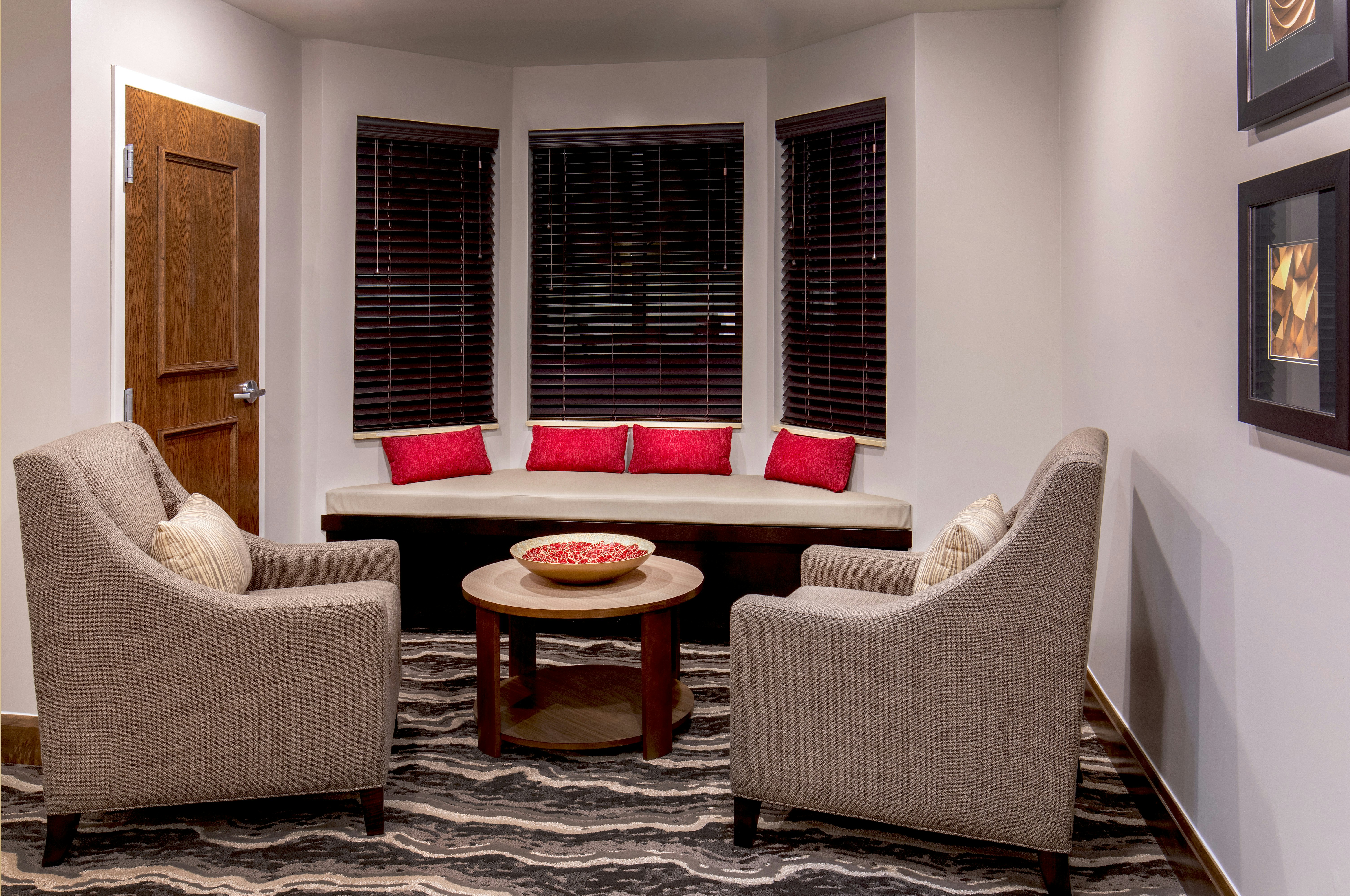 Staybridge Suites Charlottesville Airport 27/53