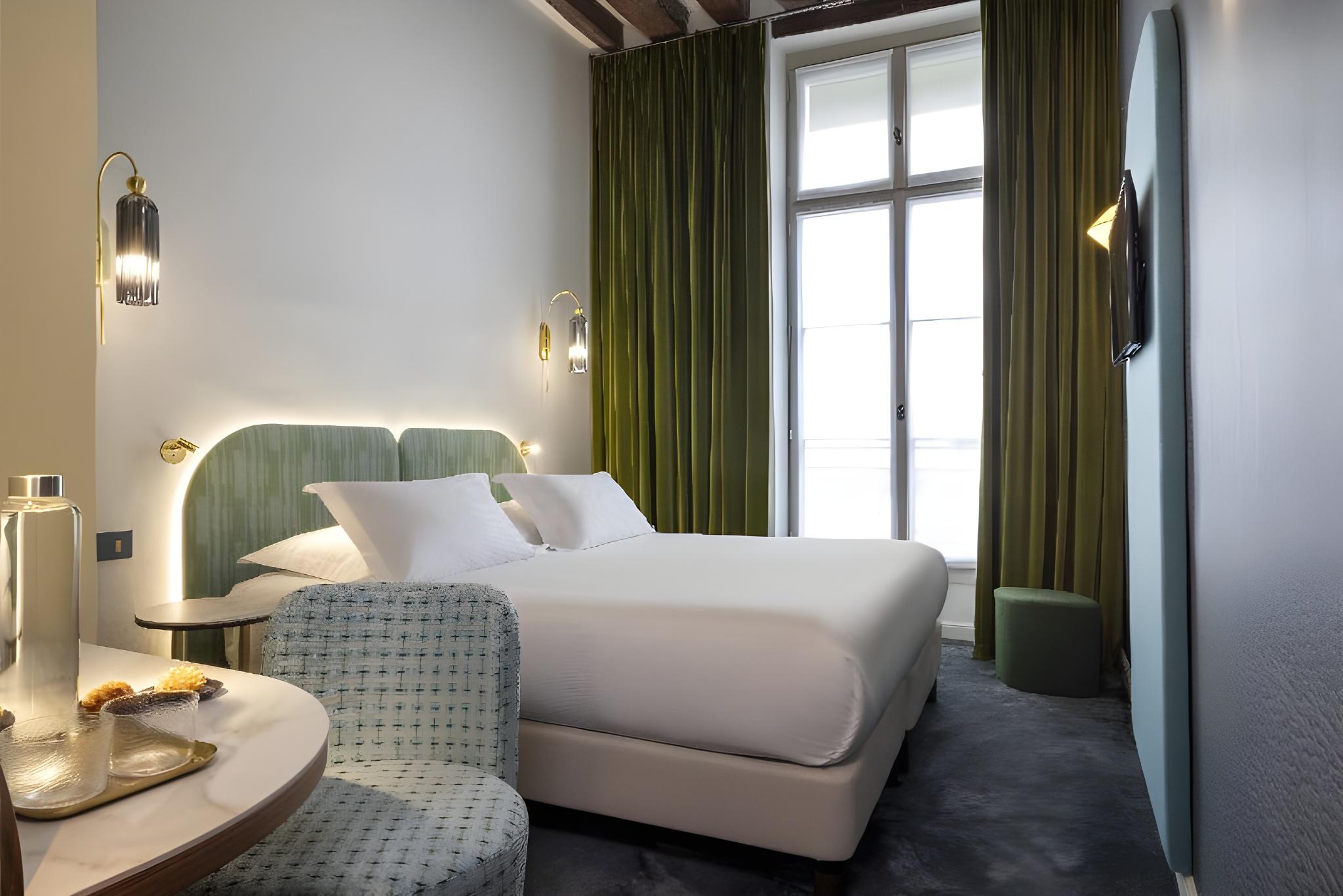 Deluxe, Double or Twin Bed, Street View