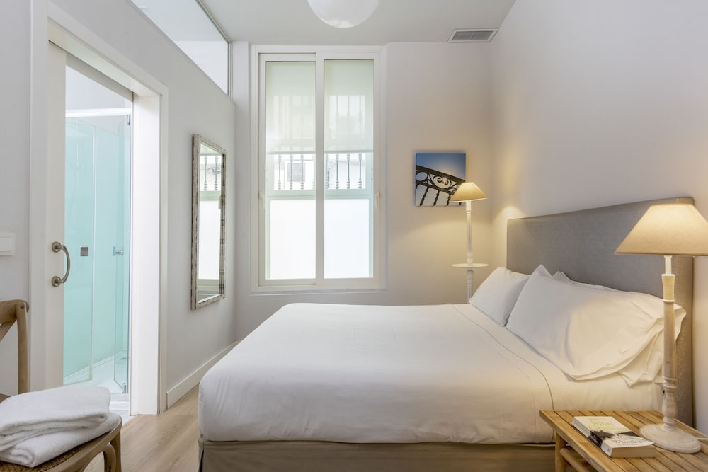 2 BEDROOMS, APARTMENT