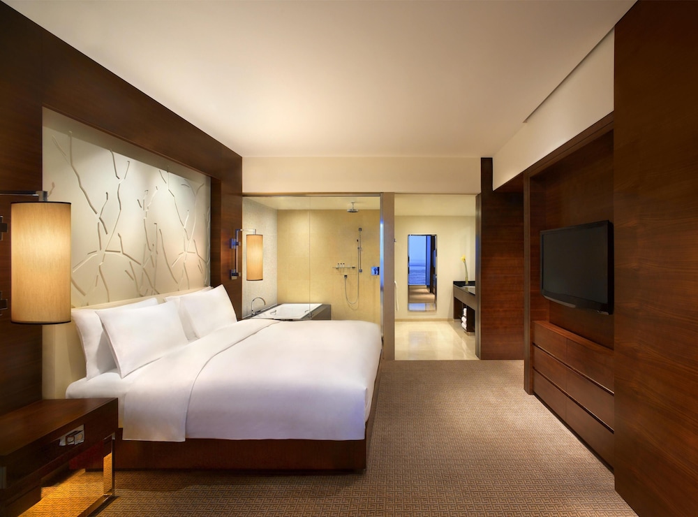 Grand, Suite, King Bed, Fountain View