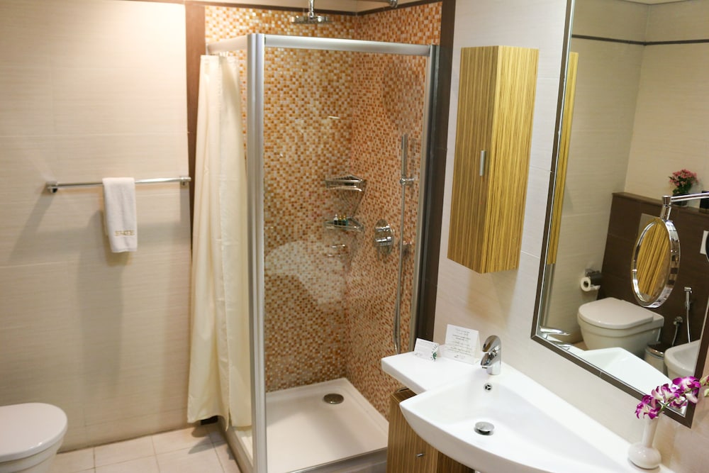 Elite Crystal Hotel 73/75