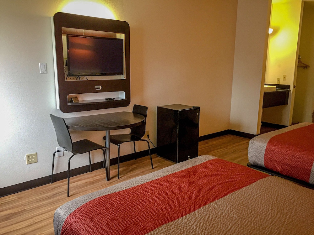 Motel6 Woodway, TX 33/41