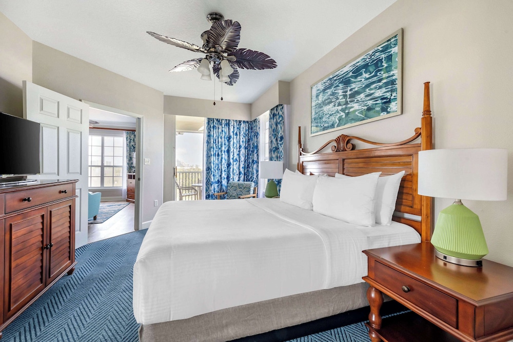 2 BEDROOMS, SUITE, KING AND TWIN BEDS, SOFA
