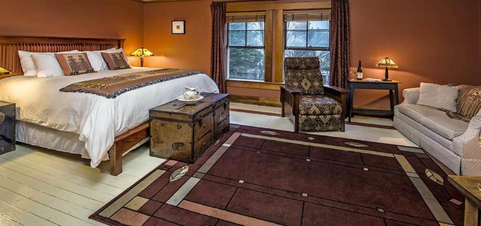 McCloud Hotel 11/50