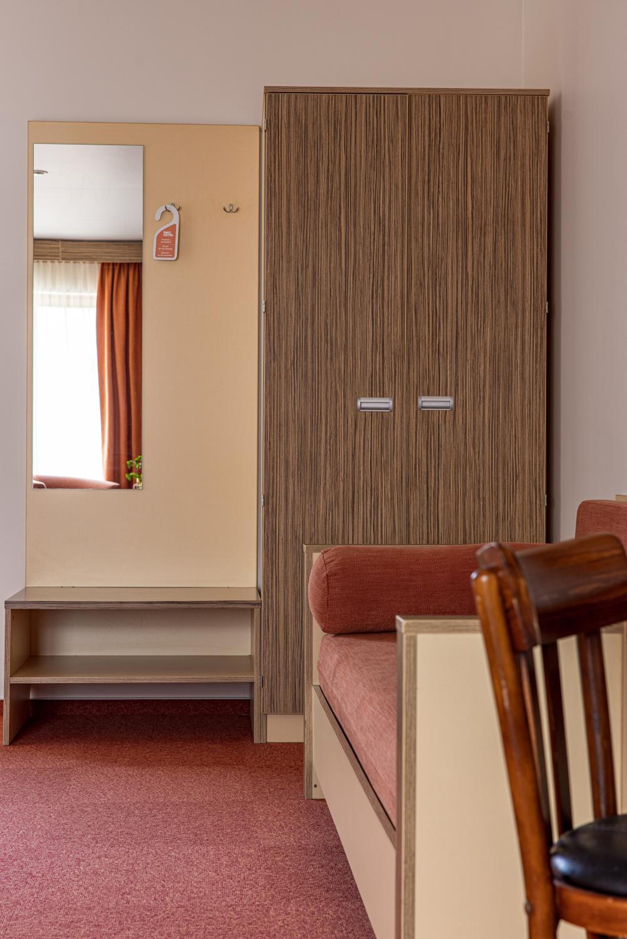 INFO HOTEL 6/50