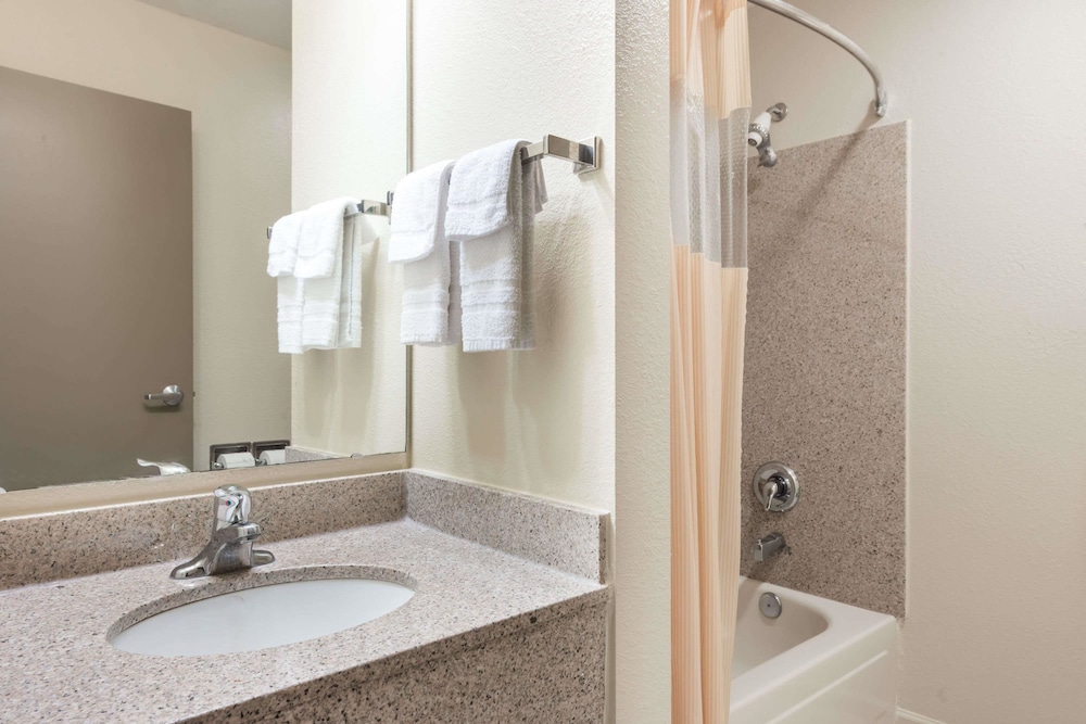Days Inn By Wyndham St Peters/St Charles 9/28