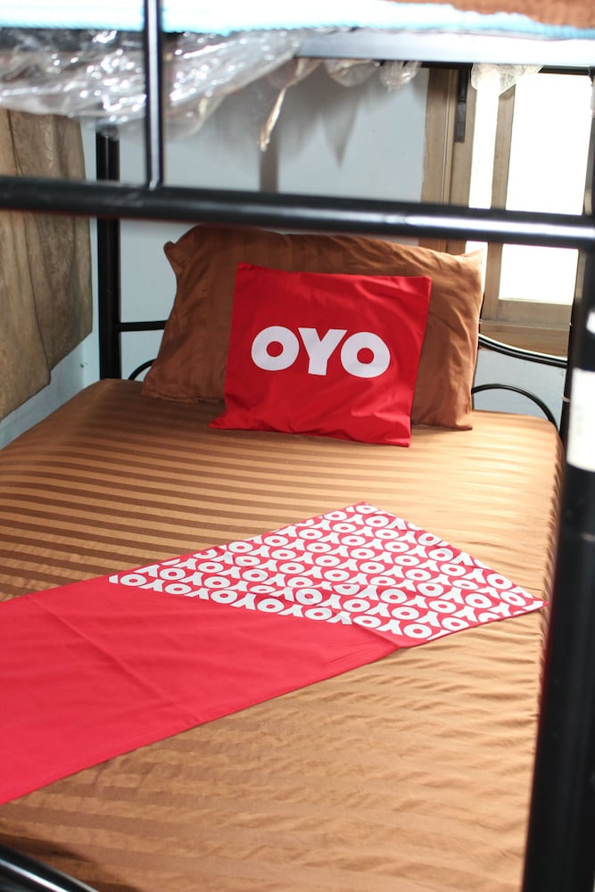 OYO 985 The Twins Hostel 16/25