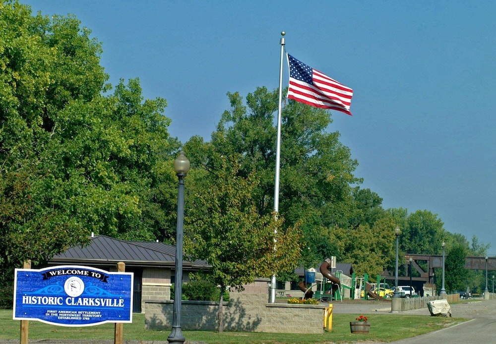 HAMPTON INN CLARKSVILLE in CLARKSVILLE - IN