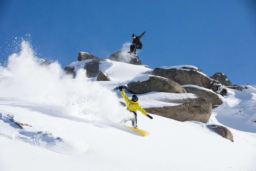 THREDBO ALPINE HOTEL 8/74