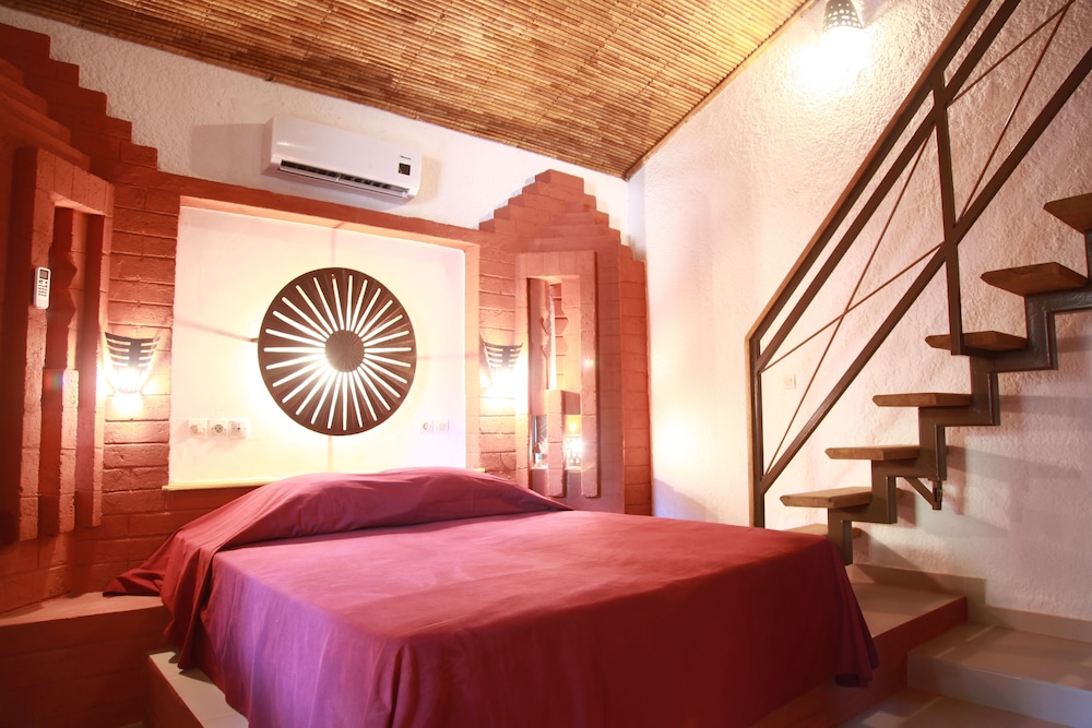Bougainvillees Hotel 8/36