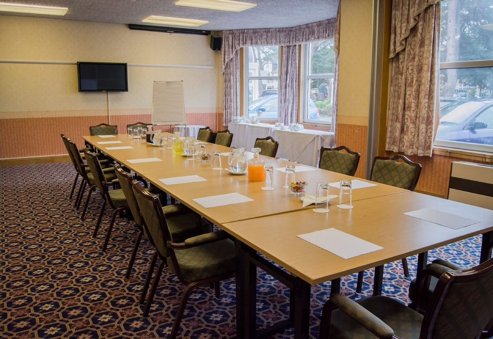 Elstead Hotel 40/50