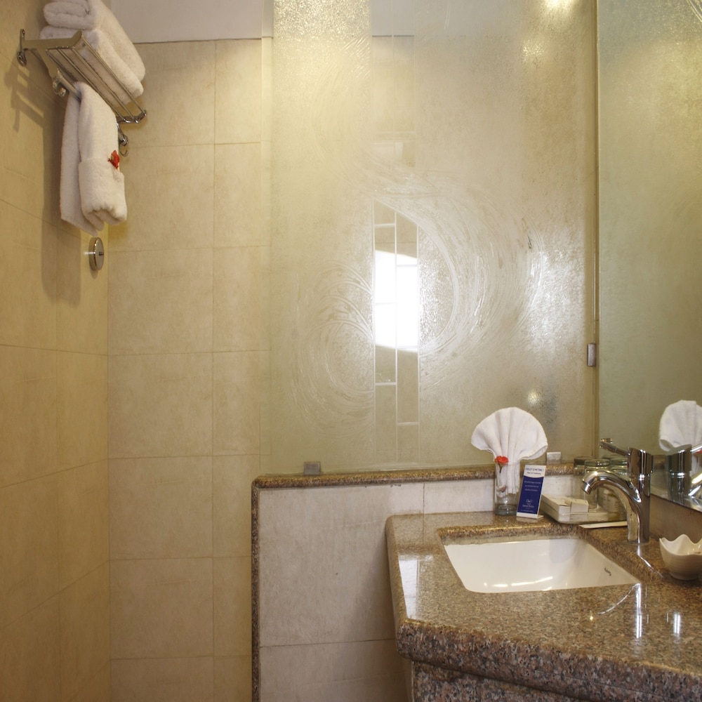 Hotel Legend Sarovar Portico 25/28
