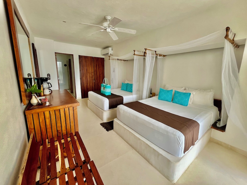 ROOM, 2 QUEEN BEDS, BEACH FRONT