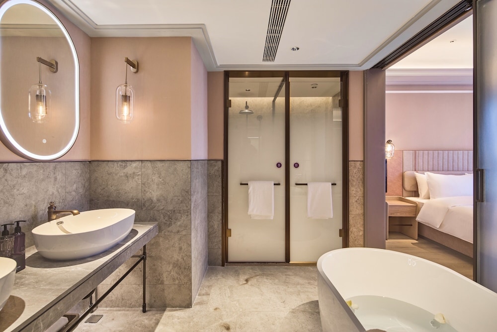 Mercure Yiwu International Trade City 29/32