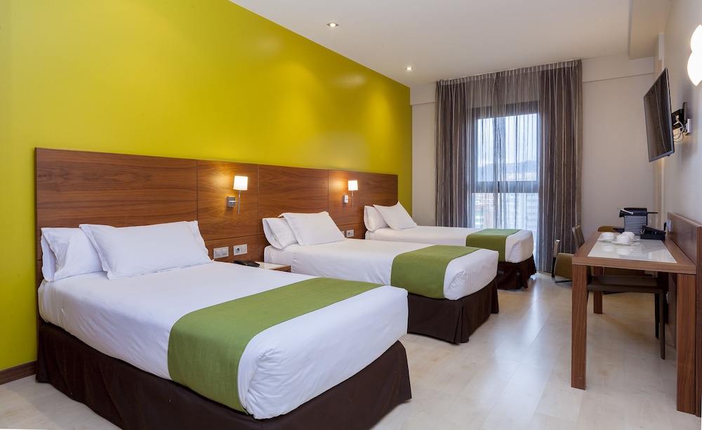 PREMIUM, TRIPLE, 3 BEDS