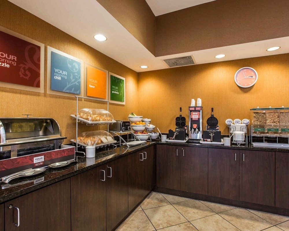 Comfort Suites At WestGate Mall 34/42